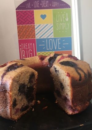 Una foto de Budín integral de banana y frutos rojos en savarin 18 cm essen