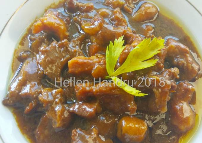 Semur daging super simple.