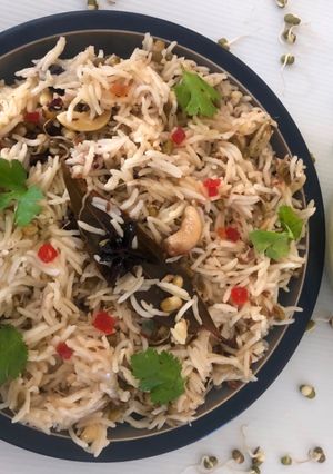 ફણગાવેલા મગનો પુલાવ (fangavela magno pulav in Gujarati) રેસીપી મુખ્ય ફોટો