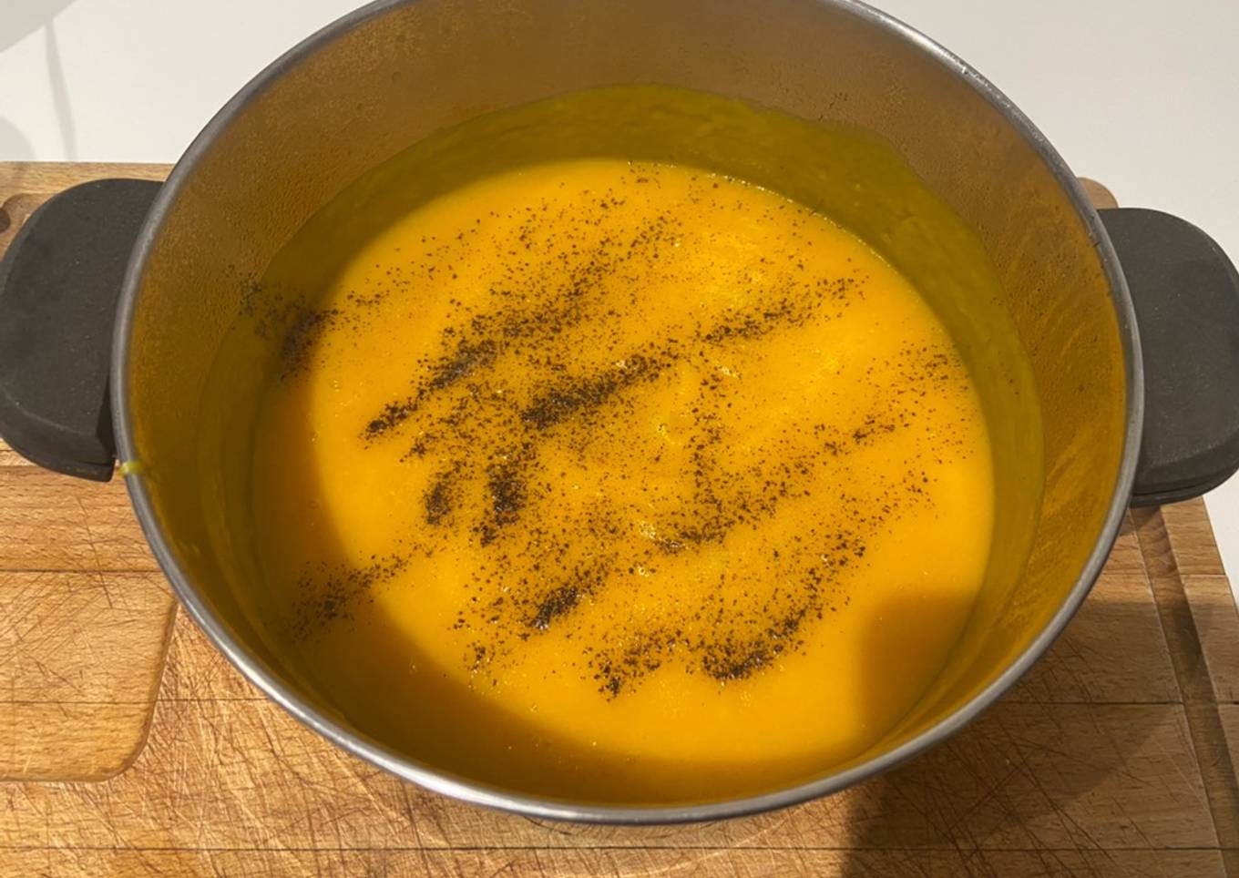 Soupe veloutée de potimarron et pommes de terre