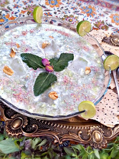 عکسی از دستور غذای ساده و ارزان "آب دوغ خیار"