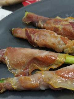 Una foto de 🥓 Trigueros envueltos en jamón