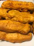 Banderillas de salchichas con aros de cebolla