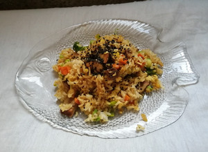 Una foto de Yakimeshi de res