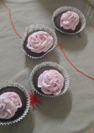 ચોકલેટ કપકેક (chocolate cupcake Recipe in Gujarati) રેસીપી મુખ્ય ફોટો