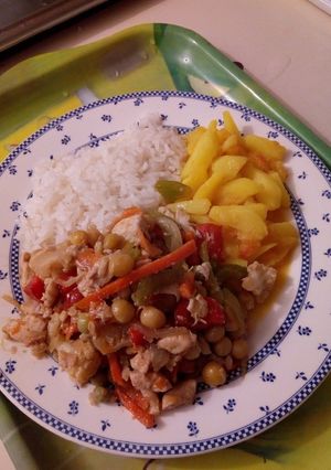 Una foto de Pollo con verduras