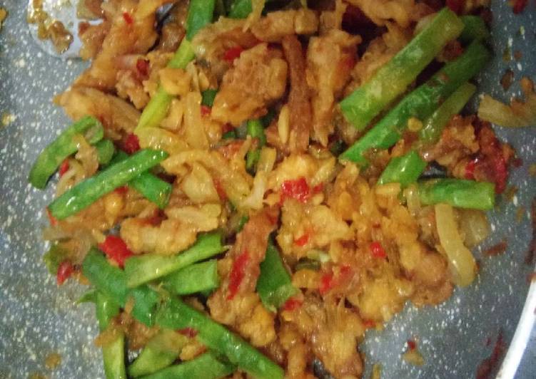 Oseng tempe campur kacang