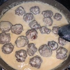 A picture of Swedish meat balls.
