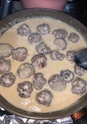 A picture of Swedish meat balls.