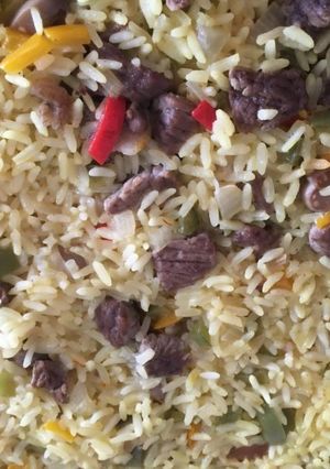 Foto principal de Paella de ternera con pimientos y champiñones