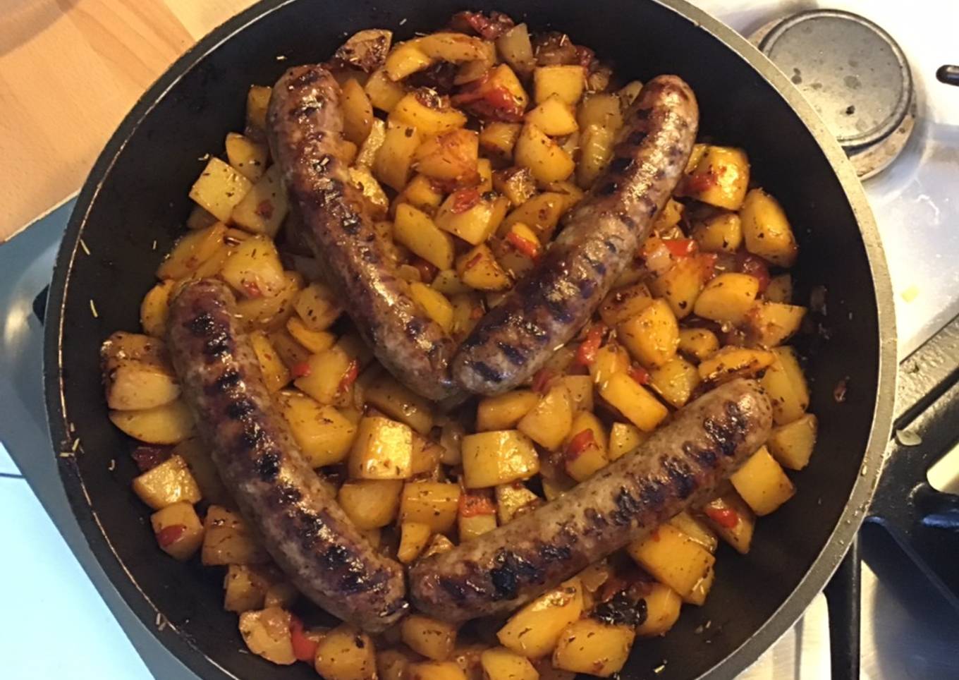 Pommes de terre sautées aux saucisses à l ancienne et poivrons