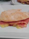 Pastel de pollo, jamón y queso al microondas
