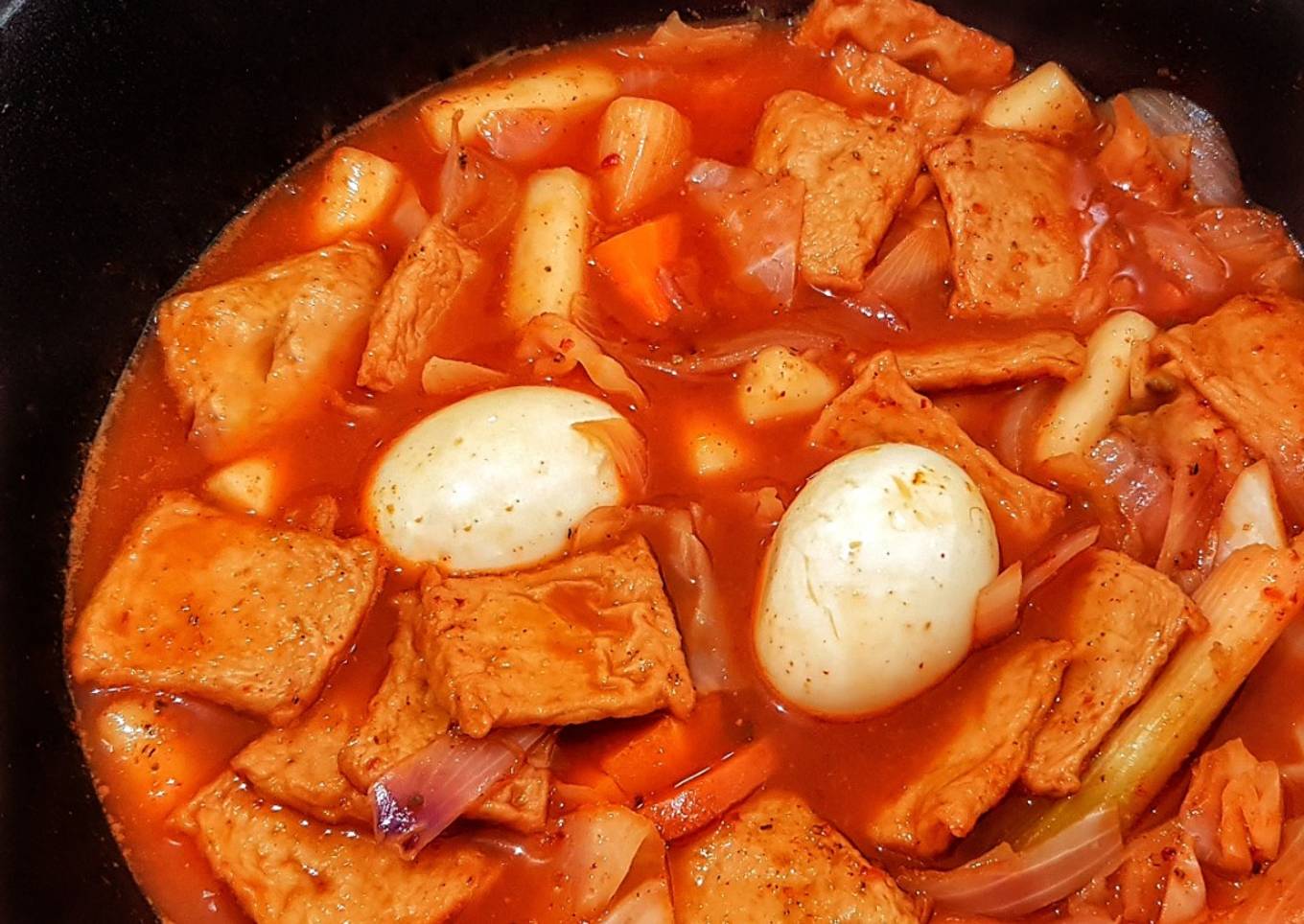 Tteokbokki (spicy rice cake)