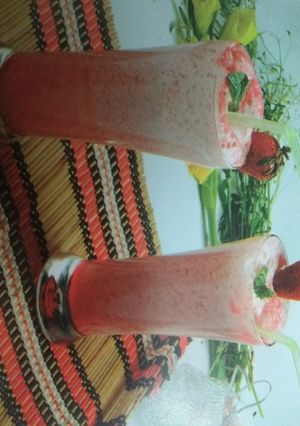 A picture of Strawberry mint smoothie.