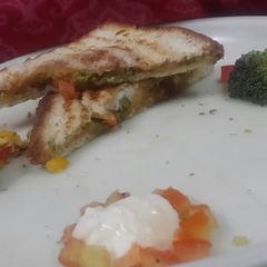 A picture of Broccoli sandwich.