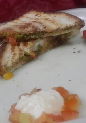A picture of Broccoli sandwich.