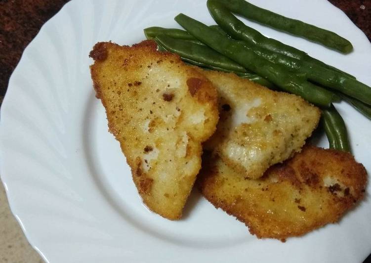 Merluza frita al limón con judías verdes