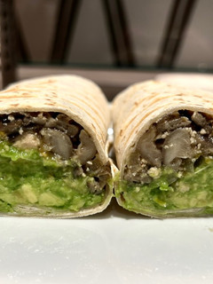 Una foto de Wrap vegano de tofu y setas