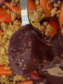 Foto de Açaí com Granola e Morangos
