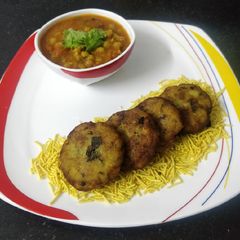 A picture of Jain Ragda Patties.