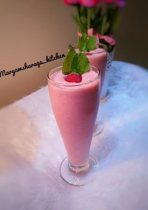 صورة لوصفة سموثي فراوله وموز 👌🍌🍓