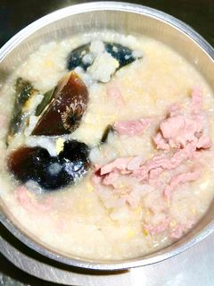皮蛋瘦肉粥 的食譜成品照片