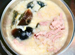 皮蛋瘦肉粥 的食譜成品照片