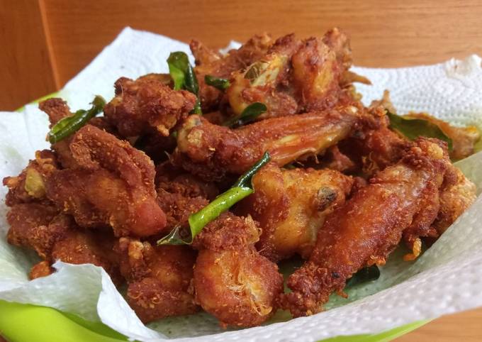 Langkah Mudah untuk Membuat Sayap goreng crispy daun jeruk, Lezat Sekali