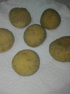 Una foto de Champiñones rebozados rellenos de queso de cabra