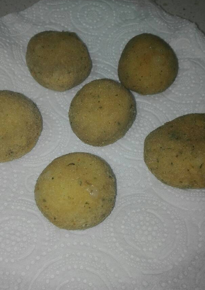 Una foto de Champiñones rebozados rellenos de queso de cabra