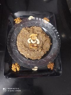 કાજુ અખરોટ નો હલવો (Kaju Walnut Halwa Recipe In Gujarati) રેસીપી મુખ્ય ફોટો
