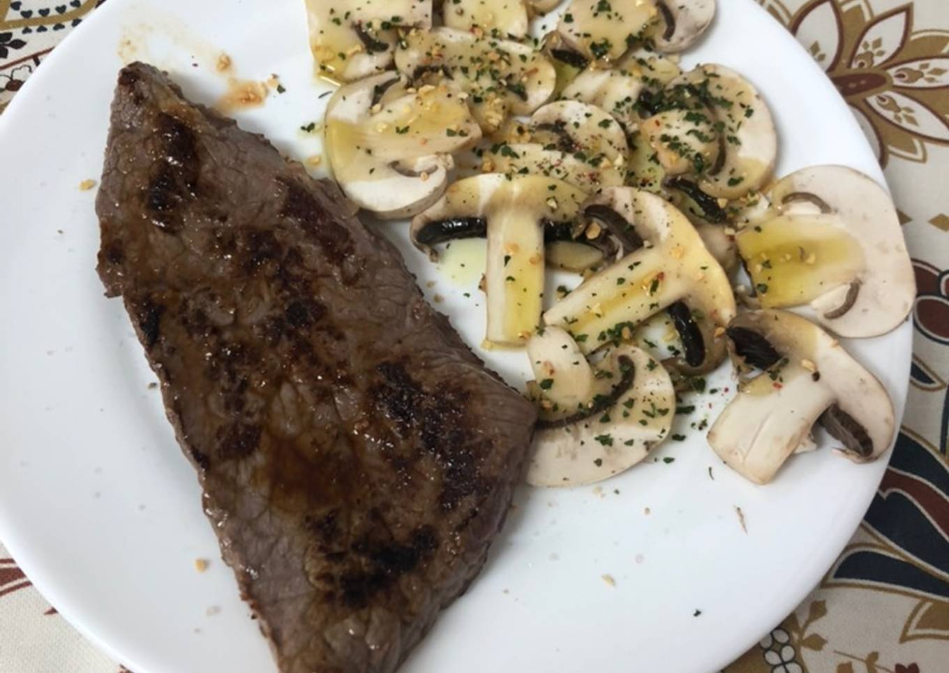 Filete de ternera con champiñón aliñados