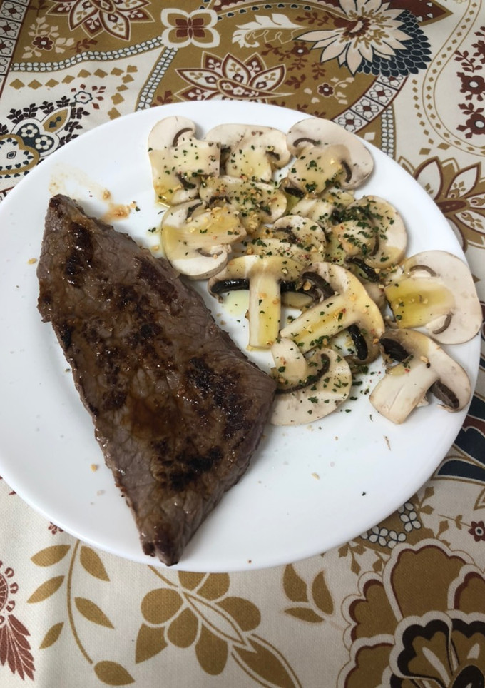 Una foto de Filete de ternera con champiñón aliñados