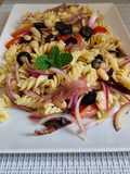 Ensalada de pasta con alubias (habichuelas)