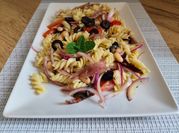 Una foto de ensalada de habichuelas y pasta