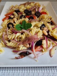 Una foto de Ensalada de pasta con alubias (habichuelas)