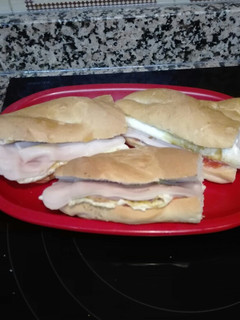 Una foto de Bocadillo de pavo con mostaza a la miel