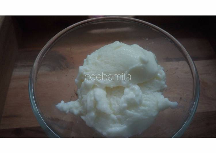 Recipe of Perfect Vanilla ice-cream (without cream and refined sugar)