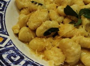 Una foto de Ñoquis con mantequilla de salvia de "Deliciosa Martha"