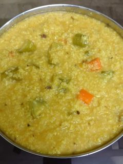 वेज दलिया (veg daliya recipe in Hindi) रेसिपी मुख्य फोटो