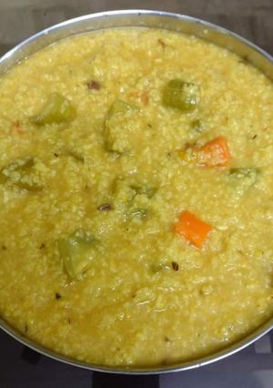वेज दलिया (veg daliya recipe in Hindi) रेसिपी मुख्य फोटो