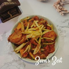 A picture of Salli Murgh - A Parsi Delicacy.