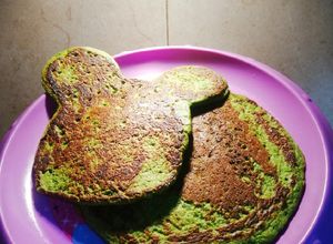 Una foto de Pancakes verdes y sabrosos
