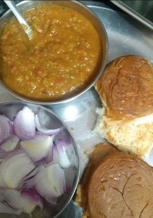 पाव भाजी (Pav bhaji recipe in Hindi) रेसिपी मुख्य फोटो