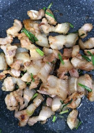 Hình của món Thịt Rang Cháy Cạnh.