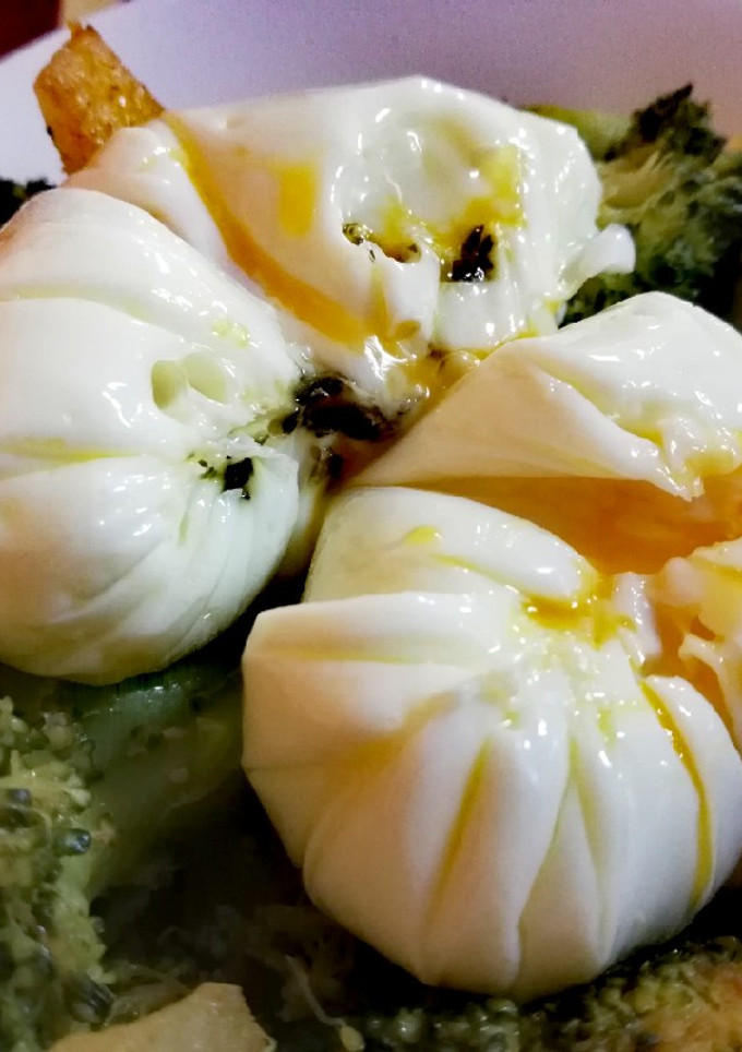 Una foto de Útil receta de huevo poché🥚
