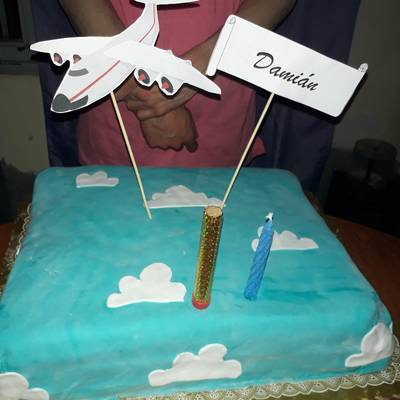 Torta cielo azul con temática de aviones Receta de Marianela- Cookpad