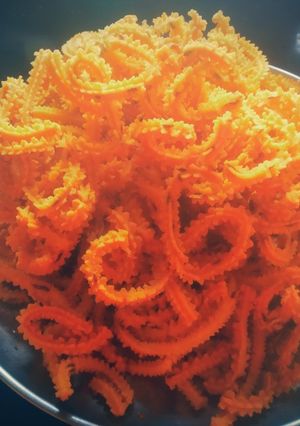 बटर मुरुक्कु (butter Murukku recipe in marathi) रेसिपी चे मुख्य फोटो 