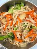 Ayam suwir sayuran (Kids & Diet Friendly)