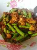 ผัดเผ็ดไก่ถั่วฝักยาว